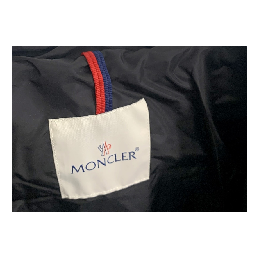 Moncler Cinched-Waist Down Jacket with Fur-Trim Hood - Black